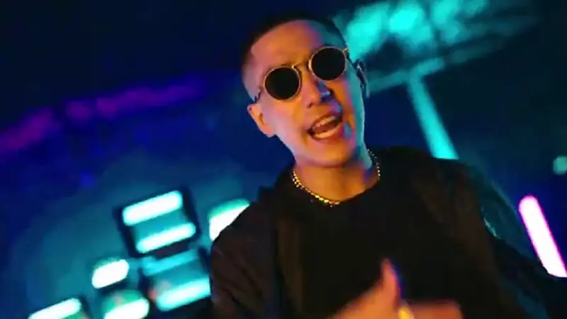 Still from Yamaha MT-15 “We Come Alive” ft. TwoPee Southside (2019)